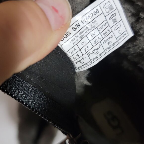 UGG Bodie Cuff Boots Womens 9.5 Fur Shearling Winter Cozy Outdoors Boho Warm - Picture 9 of 9